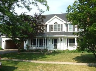 378 Colonial Cir, Geneva, IL 60134