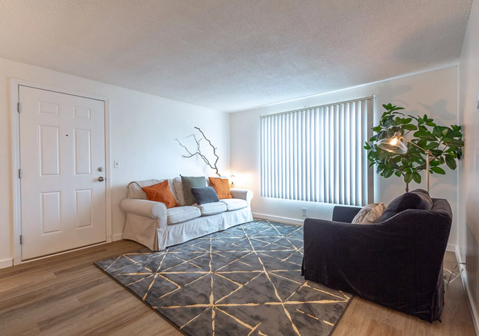 Olive Park Avenue Apartments — Photo 4