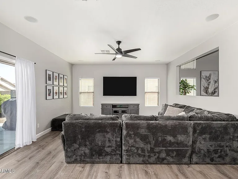 706 W Green Tree Dr — Photo 8