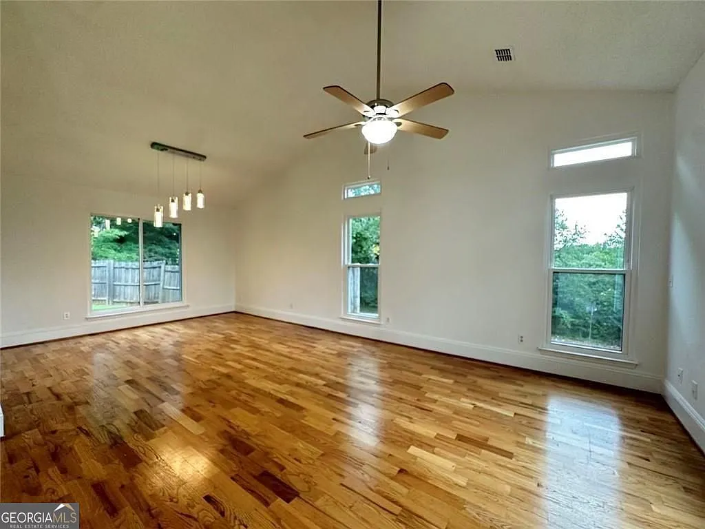 3 bed, 2.5 bath, 1746 sqft, $2,500 — Photo 3