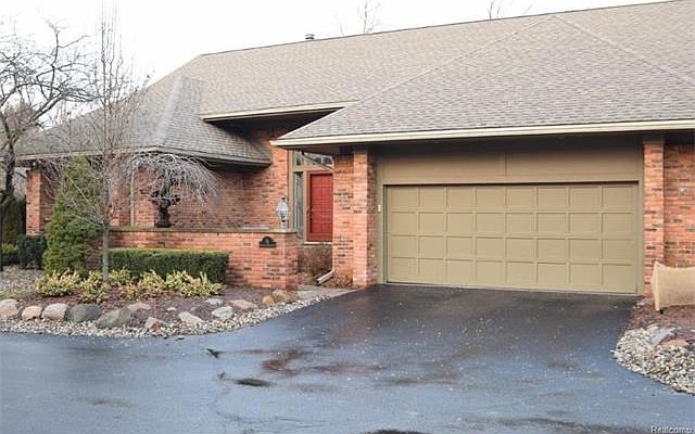 Heart of Bloomfield Hills condo