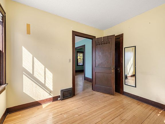 5th image of 3518 E Minnehaha Pkwy