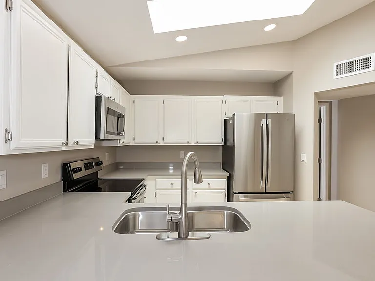 4517 E Rosemonte Dr — Photo 6