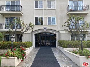 458 N Oakhurst Dr APT 204, Beverly Hills, CA 90210