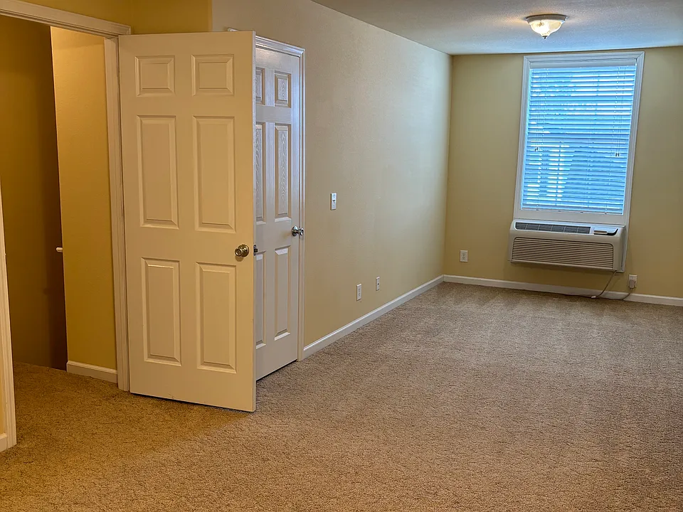 Upstairs Bedroom - Lots of closet space.