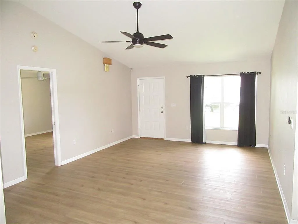 3 bed, 2.0 bath, 1237 sqft, $1,850 — Photo 2