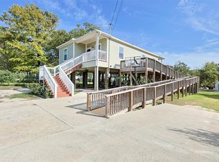 9810 Oak Leaf St, Baytown, TX 77521