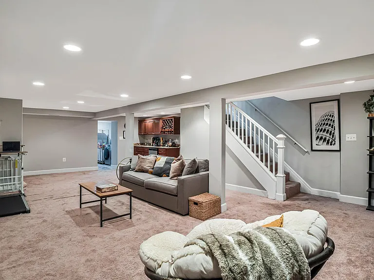 821 Madison St NW — Photo 32