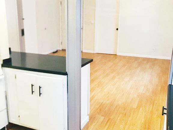 4th image of 402 Main St #4