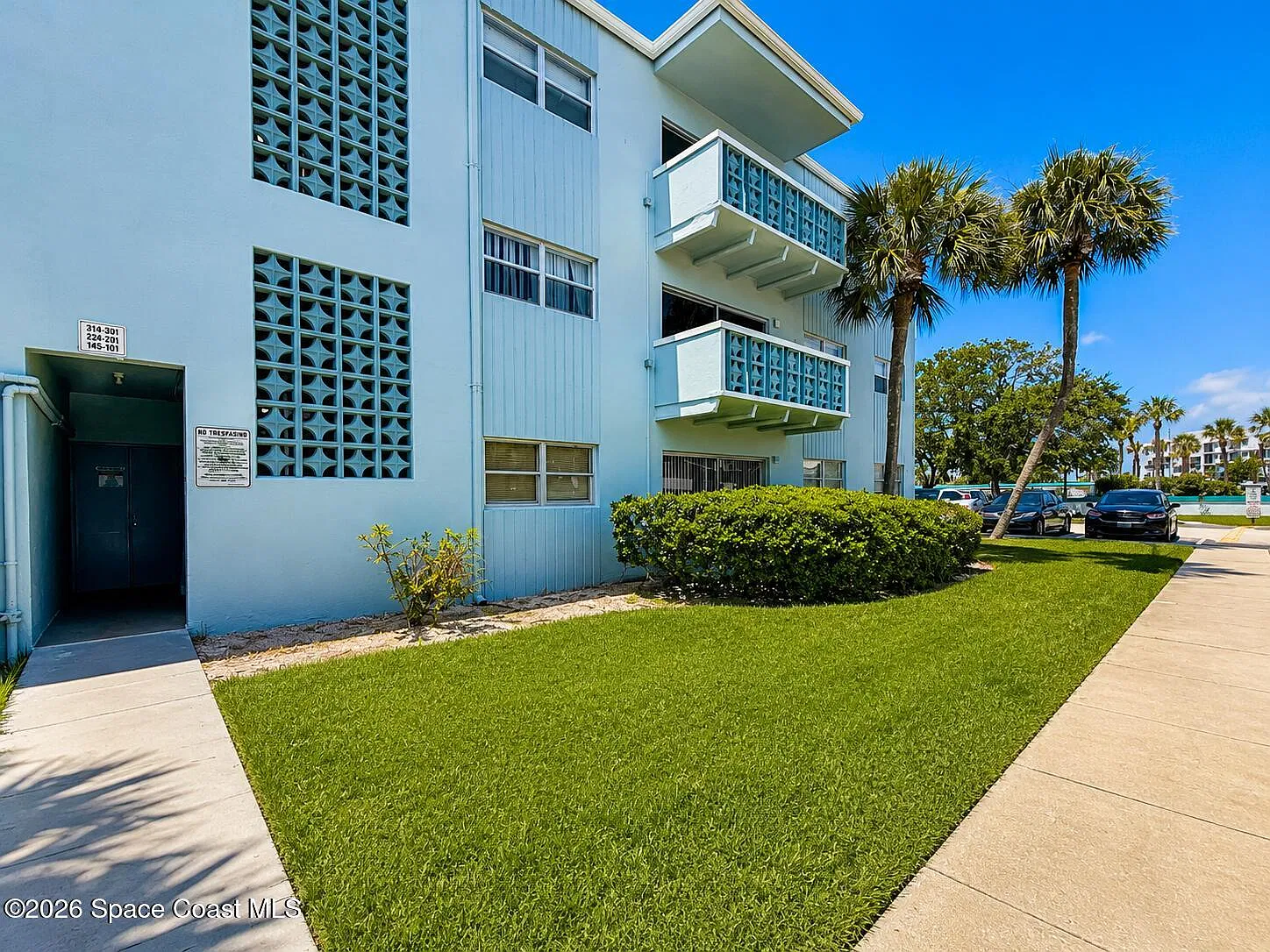 223 Columbia Dr — Photo 4