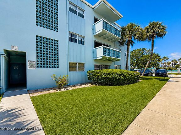 4th image of 223 Columbia Dr APT 102