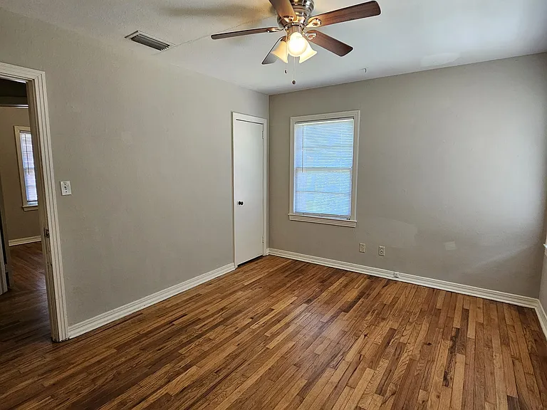 124 S Franklin Blvd — Photo 21