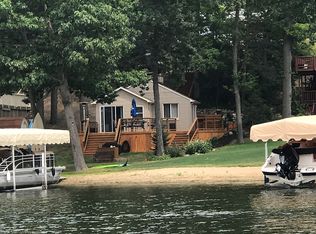 16184 Crest Dr, Linden, MI 48451