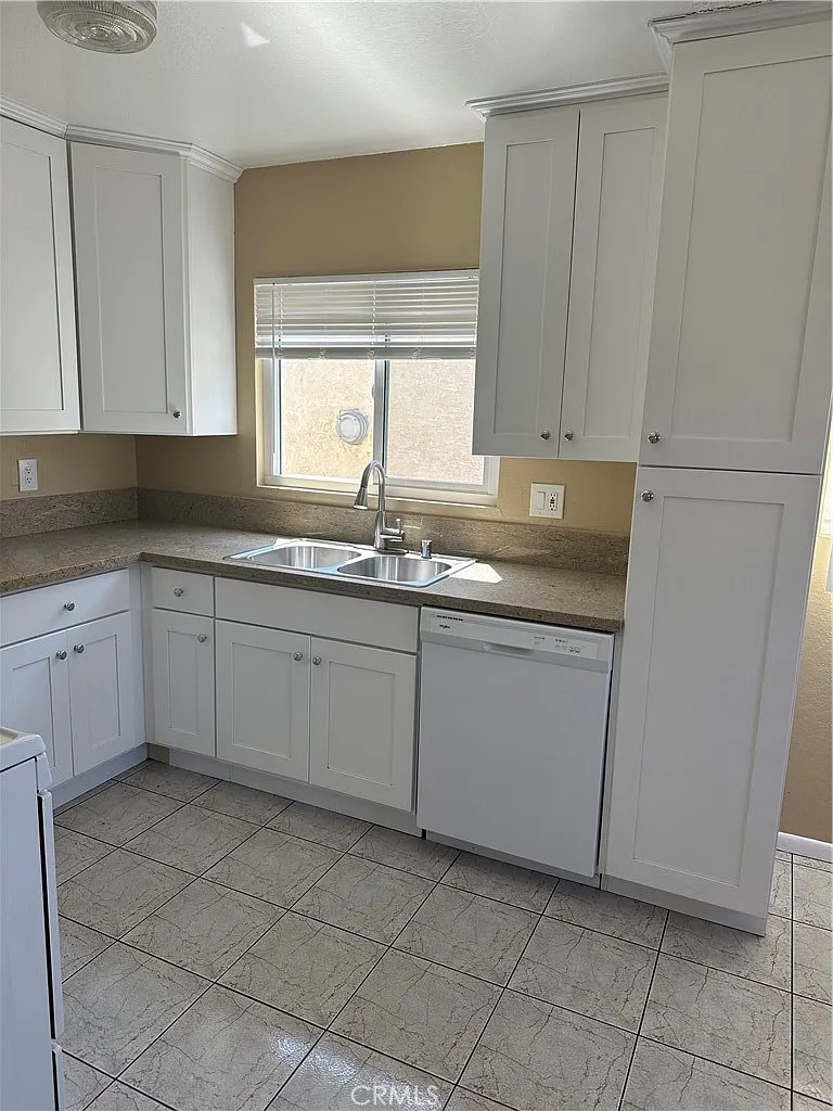 2 bed, 800 sqft, $2,250 — Photo 2