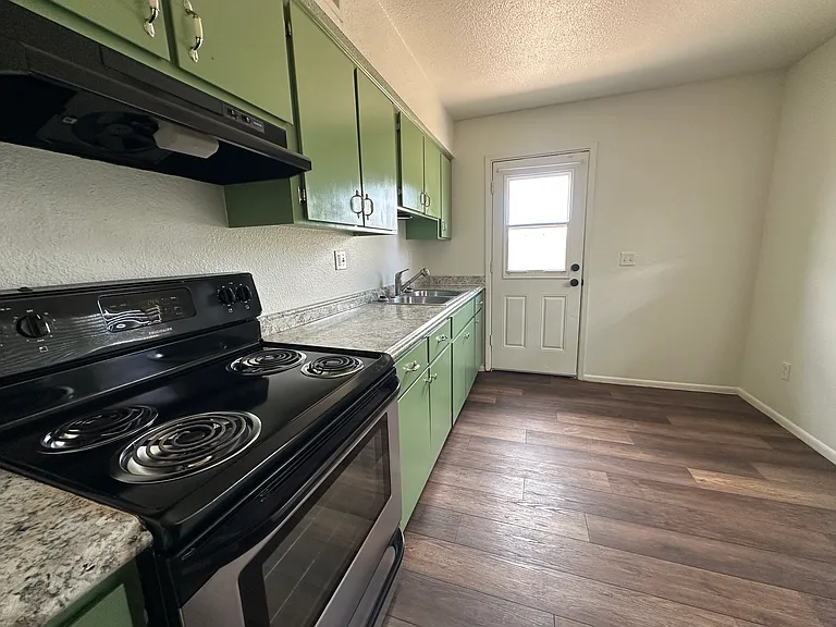 1518 W 5th St — Photo 3