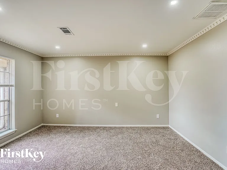 13914 Duncannon Dr — Photo 14