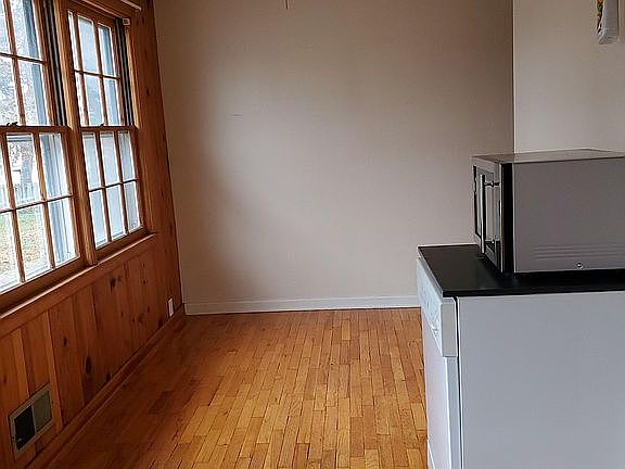 Bonus space with windows