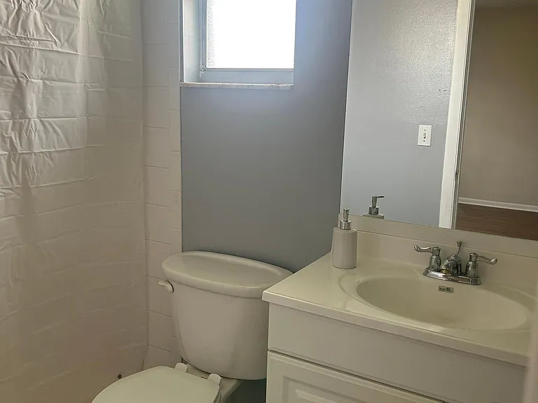 560 Lake August Dr — Photo 16