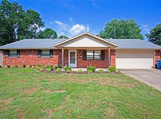 1807 SE Clark St, Bentonville, AR 72712