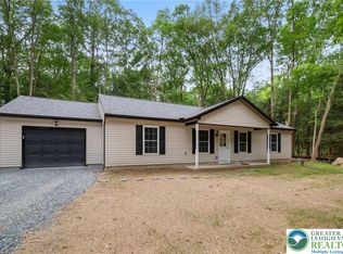 16 Ricks Rd, New Ringgold, PA 17960