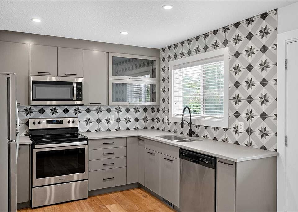 1st image of 313 W Killarney Glen Ct SW
