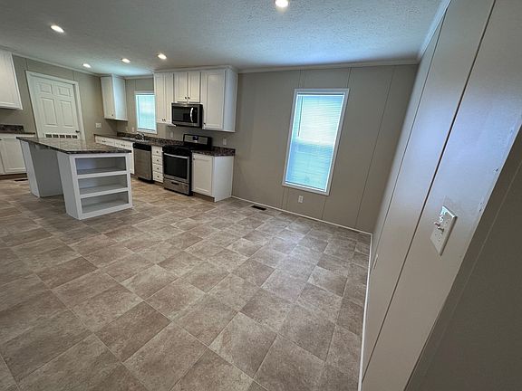 3rd image of 516 Courtland Ln #679