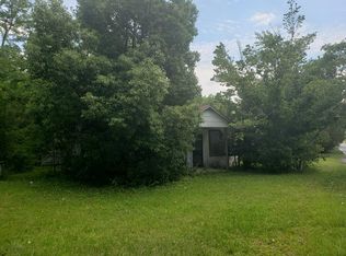 403 Auburn Rd, Glennville, GA 30427