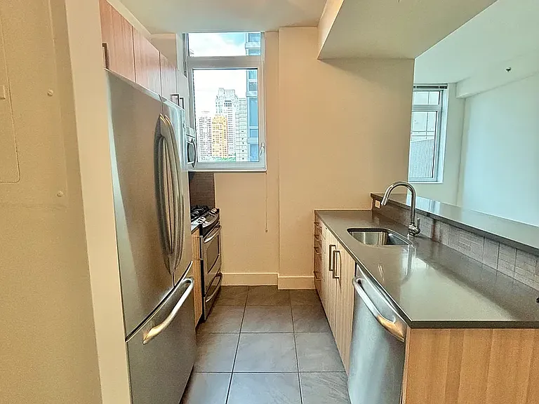 229 W 60th St #14-D — Photo 2