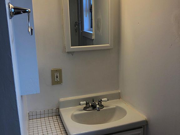 5th image of 741 5th Ave N #B