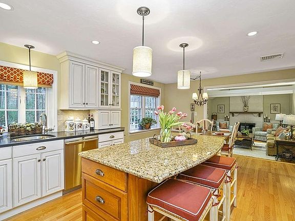 5th image of 71 Brick Hill Ln