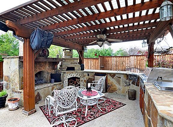 Out Door Kitchen With Fireplace, Pizza oven and more.