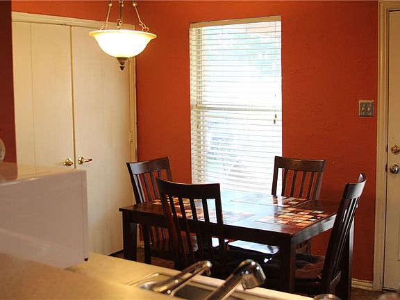 4th image of 126 Lipan St