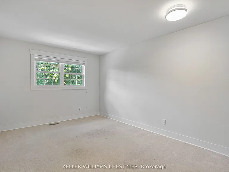 1713 Phillbrook Cres — Photo 37