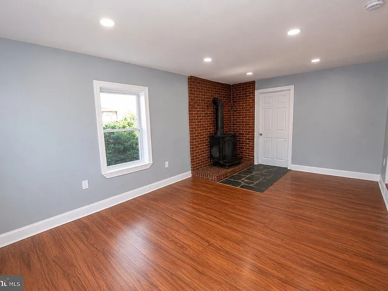 606 Green St — Photo 2