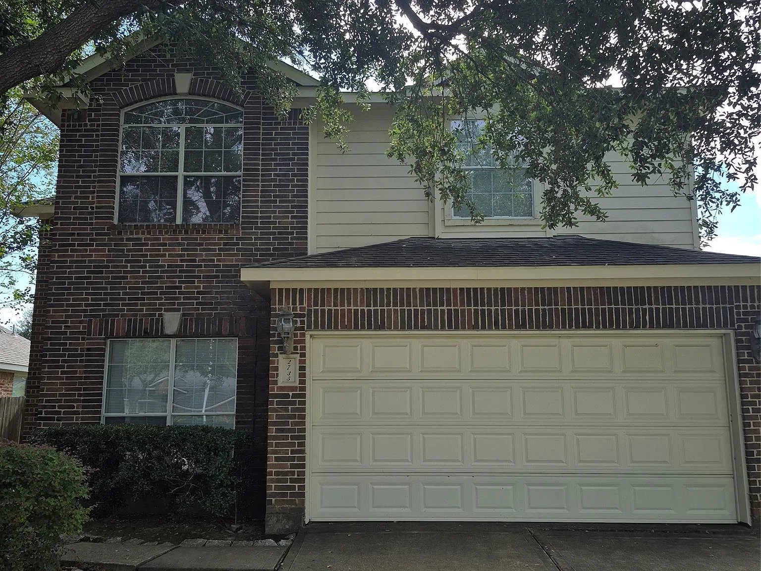 3 bed, 2.5 bath, 2193 sqft, $1,995 — Photo 1