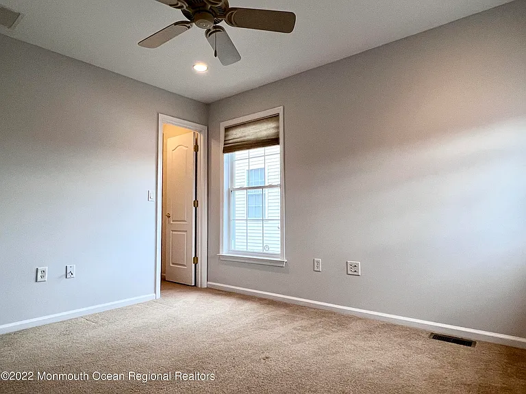 1 Hendrickson Ct — Photo 32