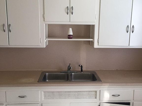 3rd image of 22336 Firwood Ave