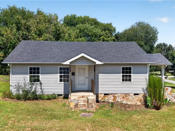 1623 E Meadow Rd, Eden, NC 27288