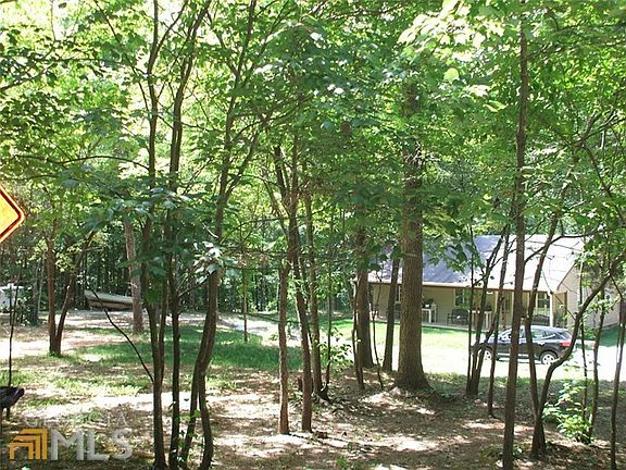 4th image of 392 Mountain Creek Ln