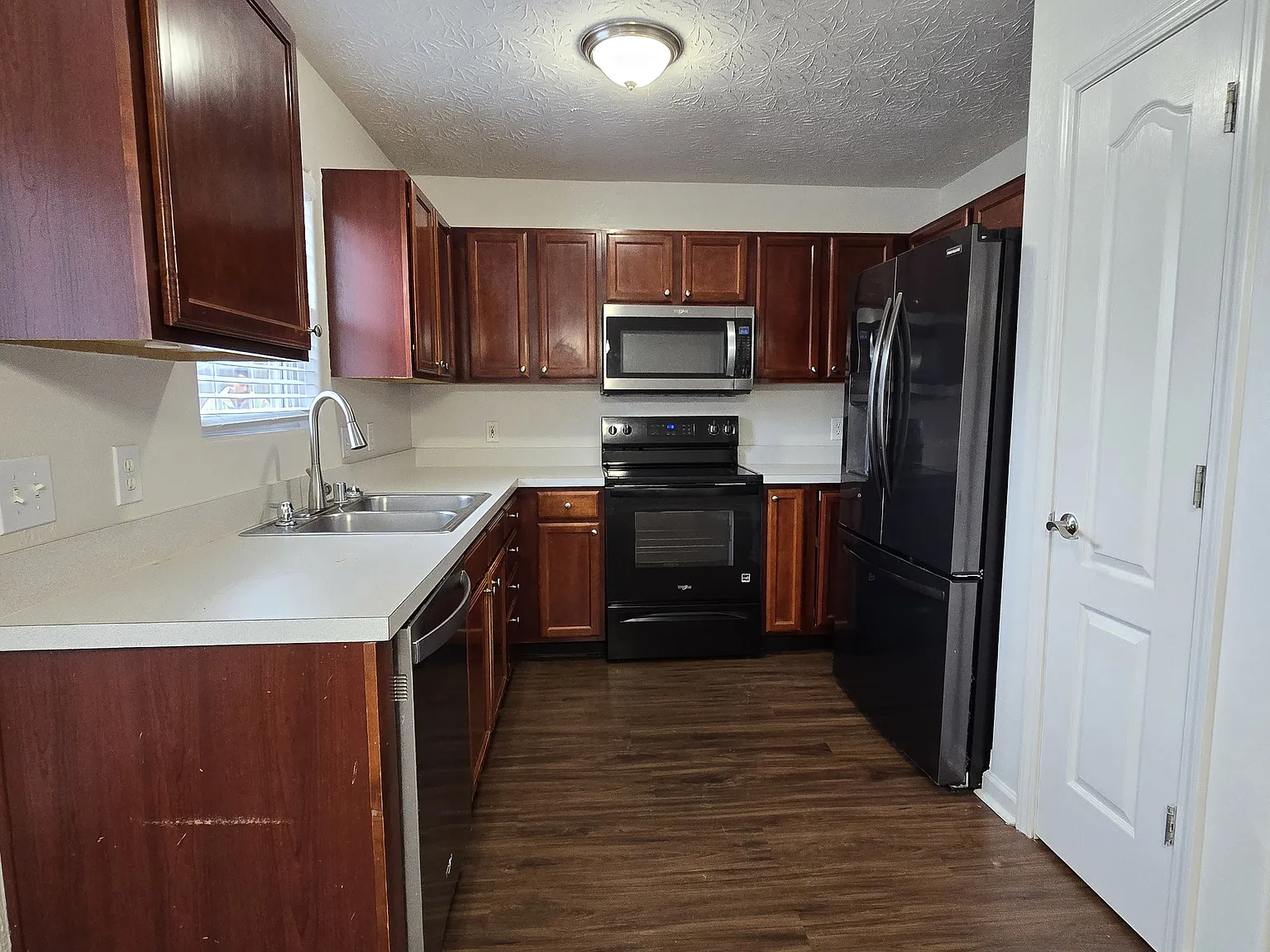 3 bed, 1477 sqft, $2,295 — Photo 4