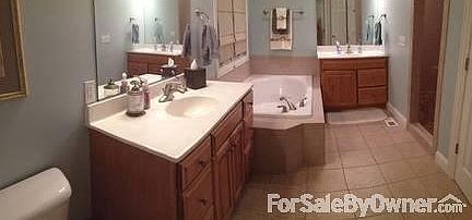 Master Bathroom (Main Level)