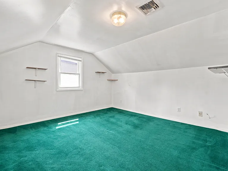 8-34 Henderson Blvd — Photo 15