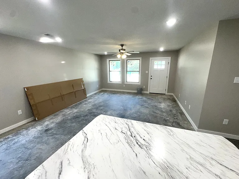 207 Mead St — Photo 3