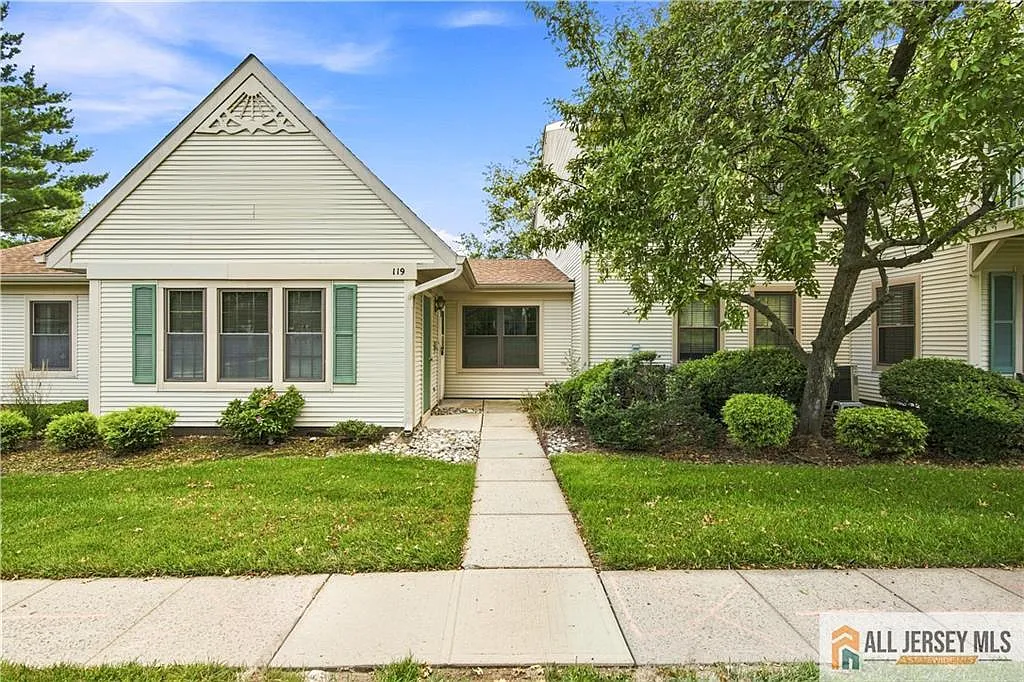 2 bed, 2.0 bath, 1095 sqft, $2,700 — Photo 1