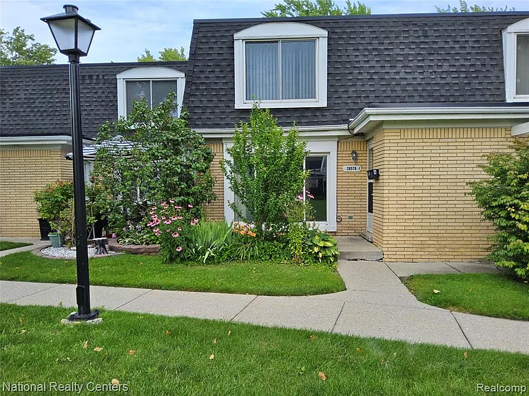29576 City Center Dr #4 — Photo 15