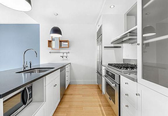 4th image of 110 Livingston St APT 12H