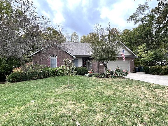 3rd image of 2030 N Lakeview Dr