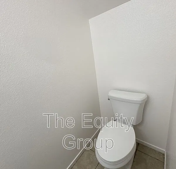1323 S Court St — Photo 10