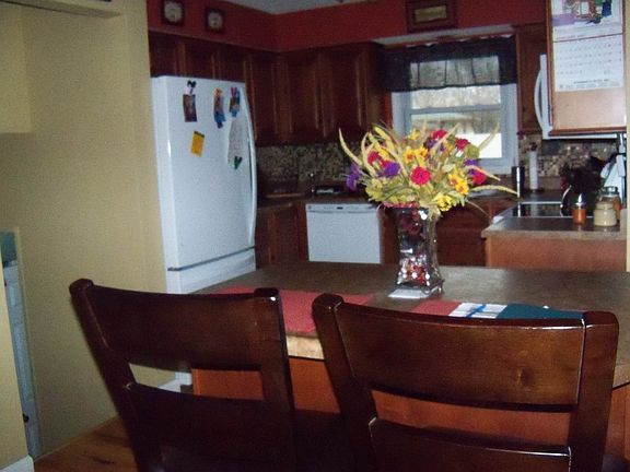 4th image of 338 Bruce Dr