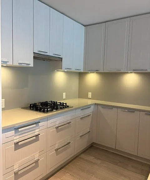 6677 Cambie St — Photo 2